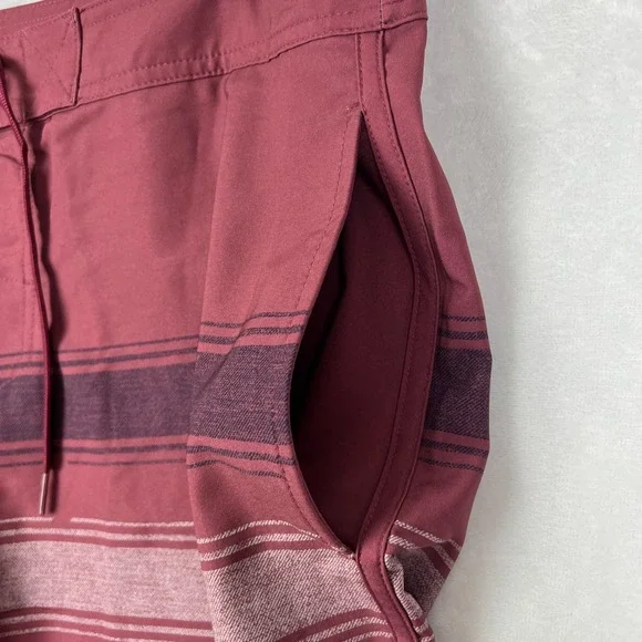 Travis Mathew Swim Board Shorts Mens 34 Red Striped Zip Pocket Beach Trunks - Picture 3 of 9